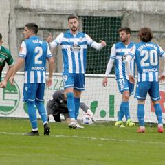 El Coruxo disfruta ante un Deportivo ridículo