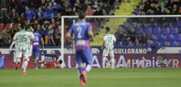 1-0. Barral marcó el primer gol.