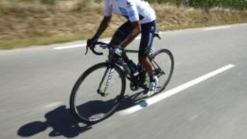 El ciclista colombiano Alexander Nairo Quintana del equipo Movistar durante la 10&ordf; etapa del Tour de Francia, 167 kil&oacute;metros entre Tarbes y La Pierre Saint Martin, en La Pierra Saint Martin (Francia) hoy, 14 de julio de 2015. 