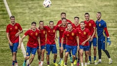 España aterrizó en Francia envuelta en dudas y polémica