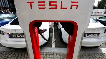 FILE PHOTO: The company logo of Tesla cars is seen on the V3 supercharger equipment during the presentation of the new charge system in the EUREF campus in Berlin, Germany September 10, 2020. REUTERS/Michele Tantussi/File Photo/File Photo