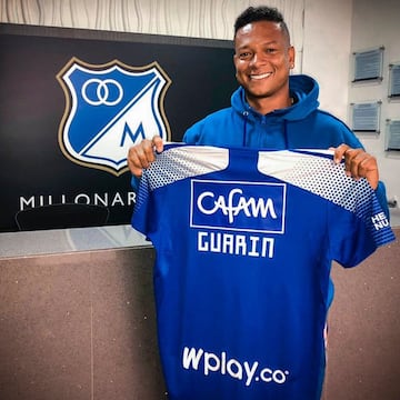 Fredy Guarín firmó su contrato el 6 de enero y de inmediato se tomó la primera foto con la camiseta de Millonarios. El jugador llegó como agente libre. 