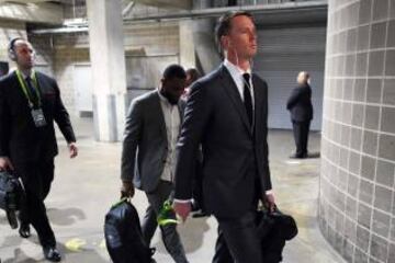 Los primeros protagonistas del partido están llegando al NRG Stadium. Matt Ryan, quarterback de los Atlanta Falcons, seguido de Matt Schaub, QB suplente.