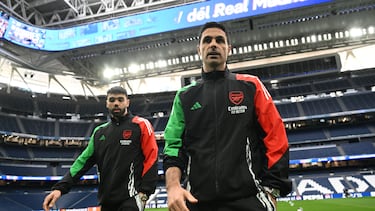 MADRID, SPAIN - APRIL 15: Arsenal manager Mikel Arteta and goalkeeper David Raya on the pitch at Estadio Santiago Bernabeu ahead of the UEFA Champions League 2024/25 Quarter Final Second Leg match between Real Madrid C.F. and Arsenal FC on April 15, 2025 in Madrid, Spain. (Photo by Stuart MacFarlane/Arsenal FC via Getty Images)