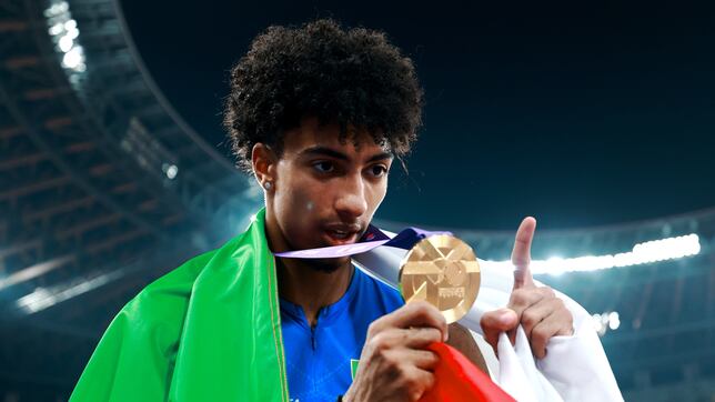 El prodigio de ‘tobillo giratorio’ se convierte en rey y España no va a la coronación