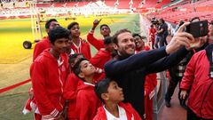 Rio Mavuba, que nació en el mar y jugó con Francia, ayuda a 40 huérfanos en el fútbol y la vida