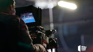 Un cámara de World Padel Tour durante un evento.