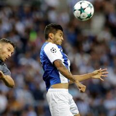 'Tecatito' Corona, único titular en la jornada 1 de Champions