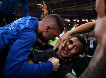 El festejo de Mario Mandzukic después de anotar el 2-1 a favor de Croacia en la segunda semifinal de Rusia 2018 en el Estadio Luzhniki de Moscú.