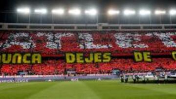 Mosaico del Vicente Calderón antes del encuentro contra el PSV.