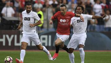 Robert Pir&egrave;s, disputando un partido ben&eacute;fico.