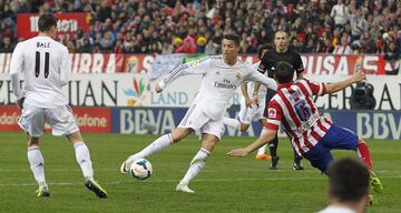 2 de marzo de 2014. Partido de LaLiga entre el Atlético de Madrid y el Real Madrid en el Vicente Calderón (2-2). Cristiano Ronaldo marcó el 2-2. 