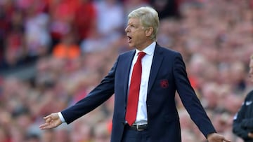 Arsene Wenger, dirigiendo el último partido del Arsenal en la Premier.