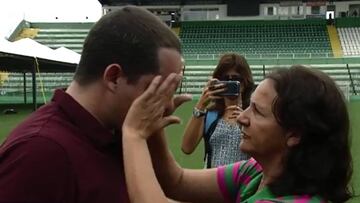 Conmovedor: la madre de Danilo consuela a periodista brasileño