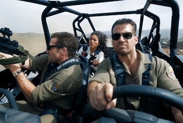 El primer tráiler de ‘In the Grey’, con Henry Cavill y Eiza Gonzalez, es Guy Ritchie en estado puro