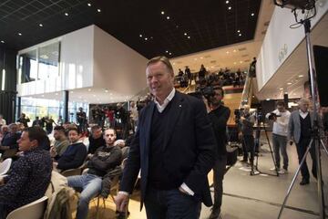 Koeman presented as Holland coach in Zeist today