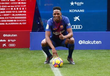 Yerry Mina presentado presentado en el Barcelona en el Camp Nou