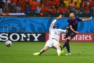 Arjen Robben marca el 1-2.