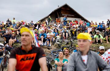 Décima etapa del Tour de Francia 2022 con un recorrido de 151 kilómetros entre Albertville y Col de Granon. En la foto, gran ambiente durante la etapa de hoy. 