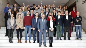 Foto de familia tras la firma del acuerdo.