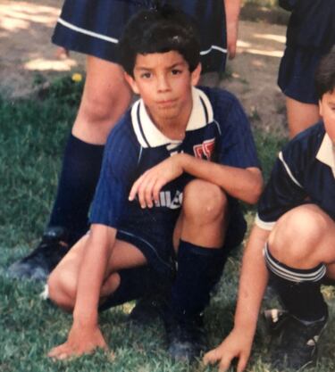 Triunfó en el Festival de Olmué, es hincha de la U y fue futbolista: “Jugué de lateral derecho; no seguí por los estudios”