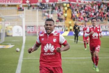 Morelo celebra el gol del empate de Santa Fe.