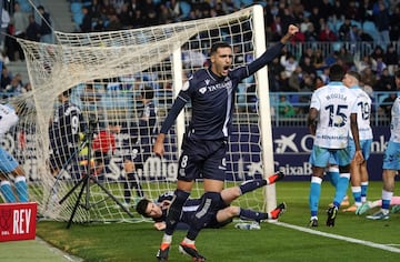 Merino celebra el gol.