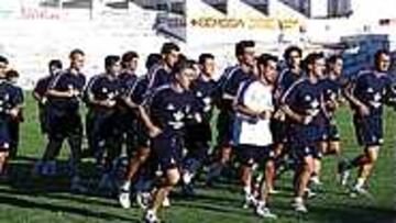 INCONVENIENTES. Los jugadores jiennenses siguen sin disponer de un sitio fijo donde poder entrenarse.