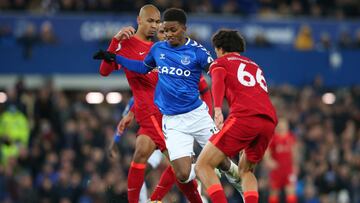 LIVERPOOL, ENGLAND - DECEMBER 01: Demarai Gray of Everton is challenged by Fabinho of Liverpool during the Premier League match between Everton and Liverpool at Goodison Park on December 01, 2021 in Liverpool, England. (Photo by Alex Livesey/Getty Images)