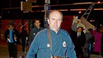 Lotina a su llegada al aeropuerto almeriense