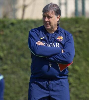 El "tata" Martino lleg¨® al Barcelona en la pretemporada de 2013 debido a los problemas de salud de Tito Vilanova. Martino comenz¨® con buen pie ganando la Supercopa de Espa?a pero despu¨¦s no fue capaz de ganar ning¨²n t¨ªtulo siendo el ¨²nico a?o en blanco del Bar?a desde la temporada 2007/2008.