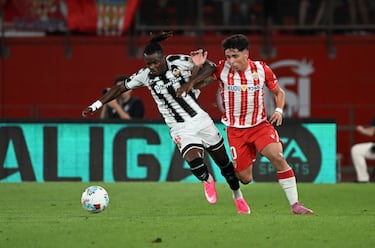 El Almería supera su fantasma del pasado y diluye el efecto Pablo Hernández