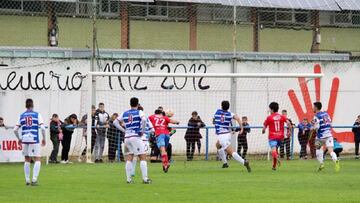 Mateo Biforcos firmó el gol de la victoria del Real Titánico frente al Avilés Stadium CF (1-0) en Las Tolvas de Pola de Laviana.