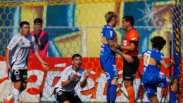 Futbol, Everton vs Colo Colo.
Fecha 19, Liga de Primera 2025.
El arbitro Felipe Gonzalez dirige un partido de la liga de primera entre Everton y Colo Colo disputado en el estadio Sausalito de Vina del Mar, Chile.
10/08/2025
Andres Pina/Photosport
Football, Everton vs Colo Colo.
19th turn, 2025 First division League.
Referee Felipe Gonzalez leads a first division League match between Everton and Colo Colo at the Sausalito stadium in Vina del Mar, Chile.
10/08/2025
Andres Pina/Photosport