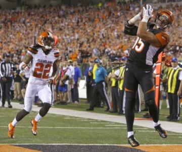 Tyler Eifert cerró el partido con su tercer touchdown. El tight end sumó una de sus mejores actuaciones en la liga pese a recibir tan solo 5 pases, con los que sumó un total de 52 yardas.