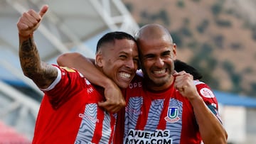 Tiene 41 años y es el líder del sorpresivo puntero del fútbol chileno