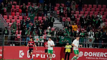 Cerca de un centenar de aficionados del Racing presenciaron el partido en Anduva.