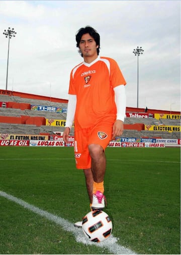 Hernández es pieza importante de Pachuca, pero su debut profesional se dio con el ahora desaparecido Chiapas. El 'Burrito' permaneció cuatro años con la institución.