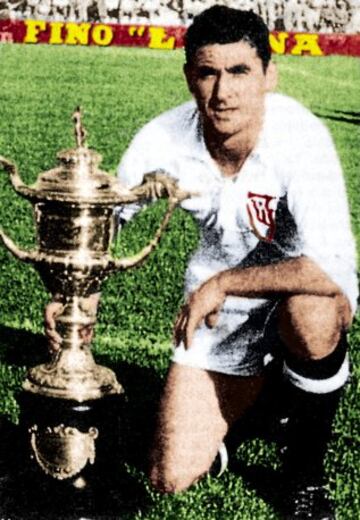Jugó desde 1943 hasta 1959. Es el jugador sevillista con más partidos disputados, en total 414.