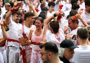 Ambiente tras el "Chupinazo" que abre las fiestas de San Fermín 2025.
