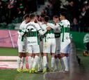 El Elche prolonga la crisis del Racing