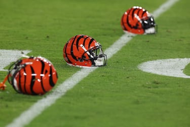 How does weather, turf or stadium affect play style? How should I read game previews, and bet, with those in mind?