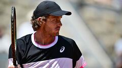 Chile's Nicolas Jarry reacts as he plays against Norway's Casper Ruud during their men's singles match on day nine of the Roland-Garros Open tennis tournament at the Court Philippe-Chatrier in Paris on June 5, 2023. (Photo by JULIEN DE ROSA / AFP)