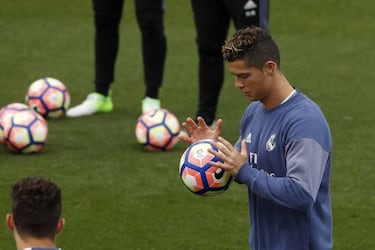 Varane back training and is available for Atlético game