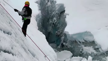 Rotura de un serac mientras un escalador se lo mira