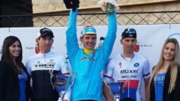 Taaramae, en el podio de la Vuelta a Murcia, acompa&ntilde;ado por Mollema y Stybar.