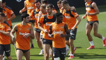 21/05/21   VALENCIA CF   ENTRENAMIENTO
 GUEDES
 FERRO
 CORREIA
 