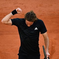 Tsitsipas derrota a Rublev y se verá con Djokovic en semis