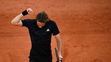 Greece's Stefanos Tsitsipas celebrates after winning against Russia's Andrey Rublev during their men's singles quarter-final tennis match on Day 11 of The Roland Garros 2020 French Open tennis tournament in Paris on October 7, 2020. (Photo by Anne-Christine POUJOULAT / AFP)