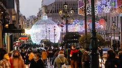 Varias personas pasean por la Calle de Pr&iacute;ncipe, en Vigo (Espa&ntilde;a), a 5 de diciembre de 2020.
 5 DICIEMBRE 2020;VIGO;GALICIA;COMPRAS;NAVIDAD;VACACIONES;FIN DE SEMANA;NEGOCIOS;CIUDAD;LUCES
 Marta V&aacute;zquez Rodr&iacute;guez / Europa Press
